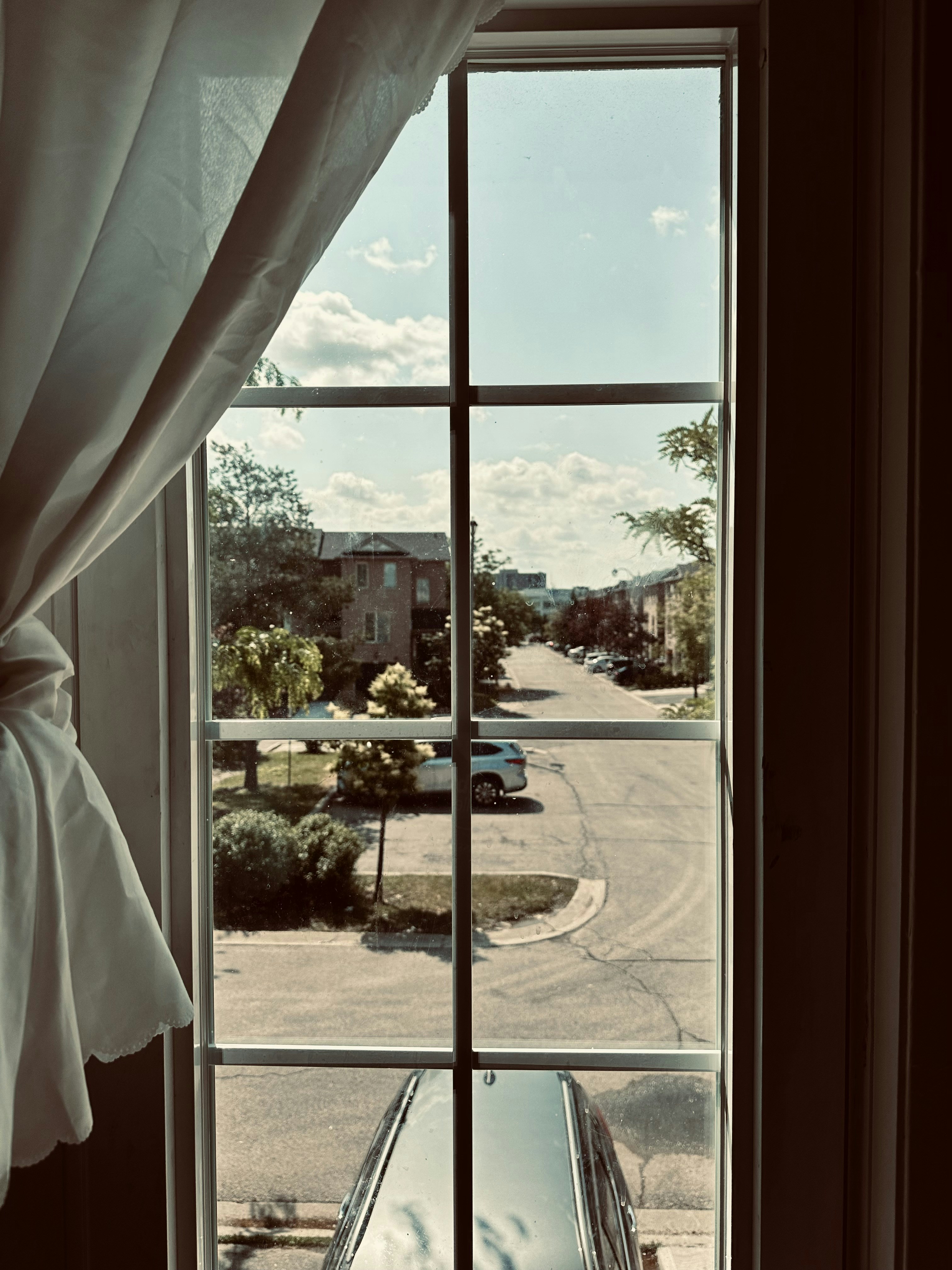 A window with a view of a street photo – Free Car Image on Unsplash