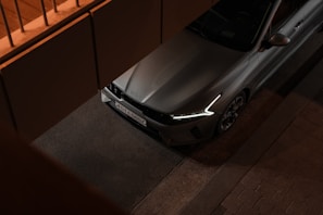 Image of a modern car protected under an auto insurance plan by Cantareira Class Seguros.