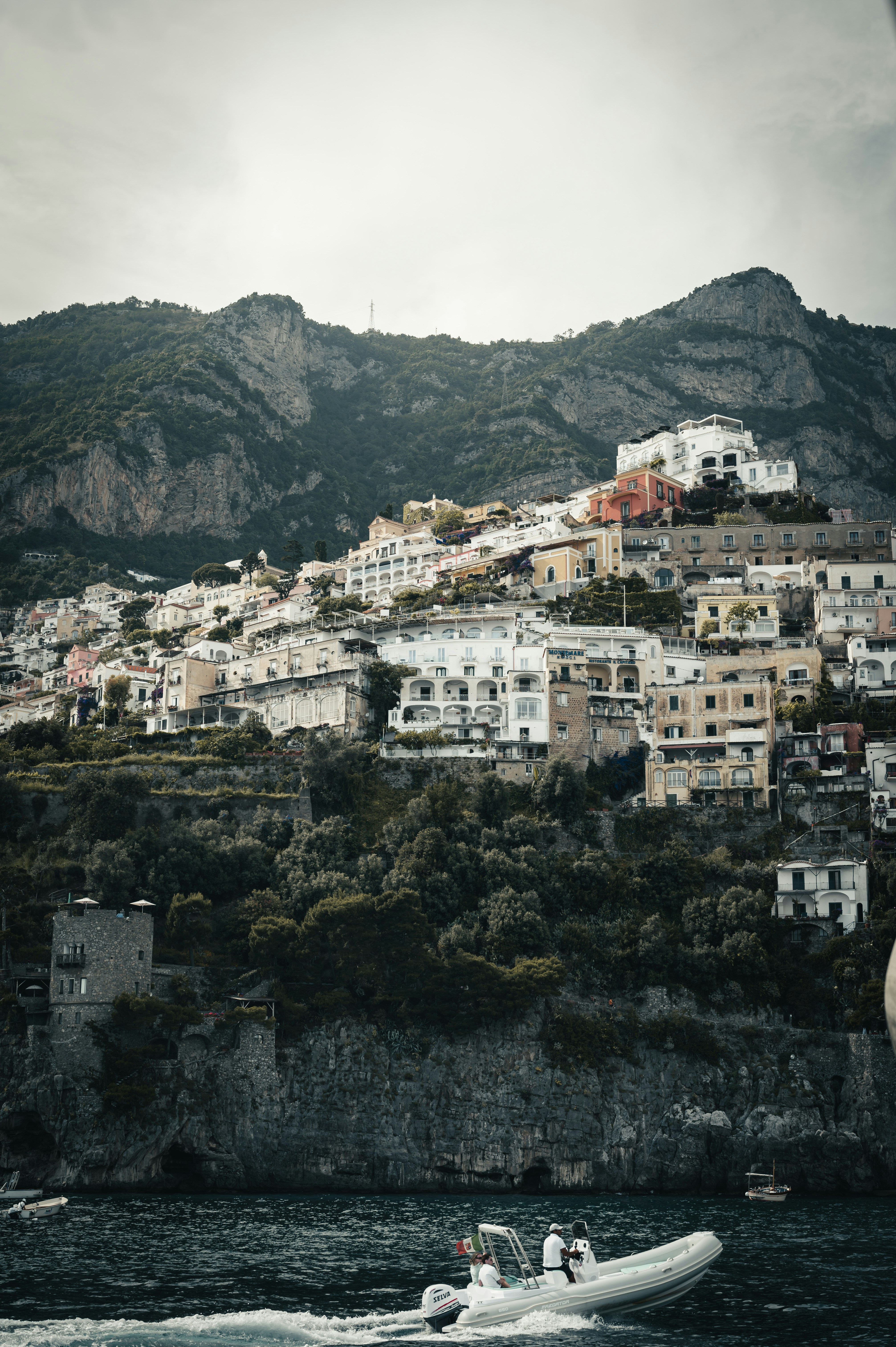 Photo by istvanszitas