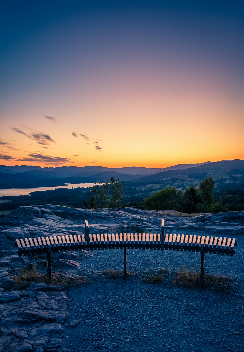 a couple of benches sitting next to each other