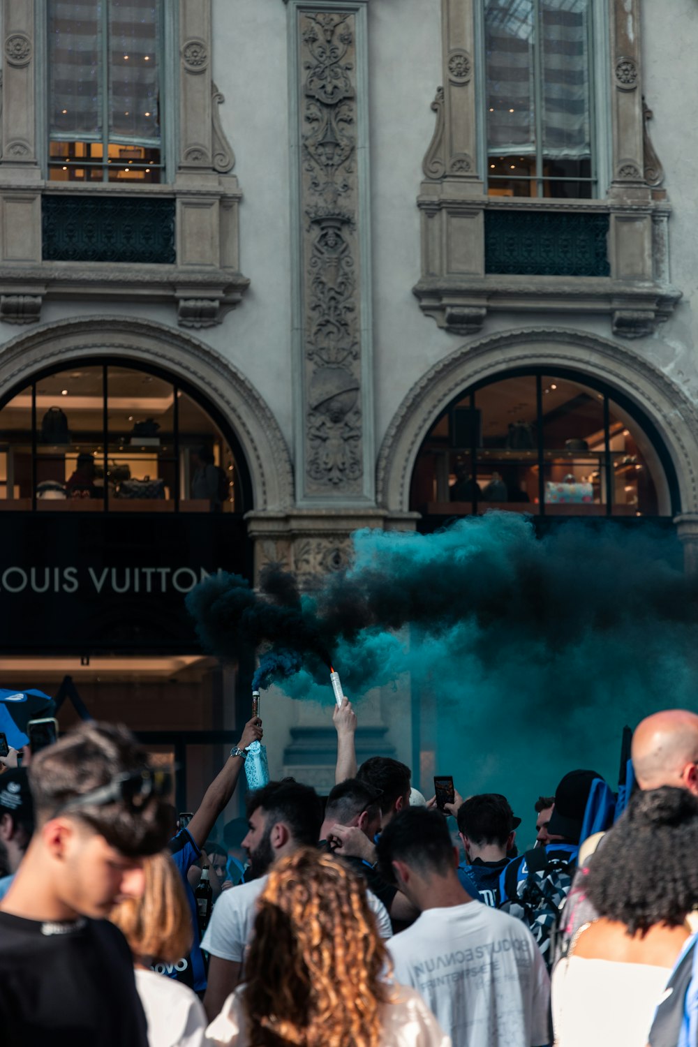 a crowd of people standing in front of a building