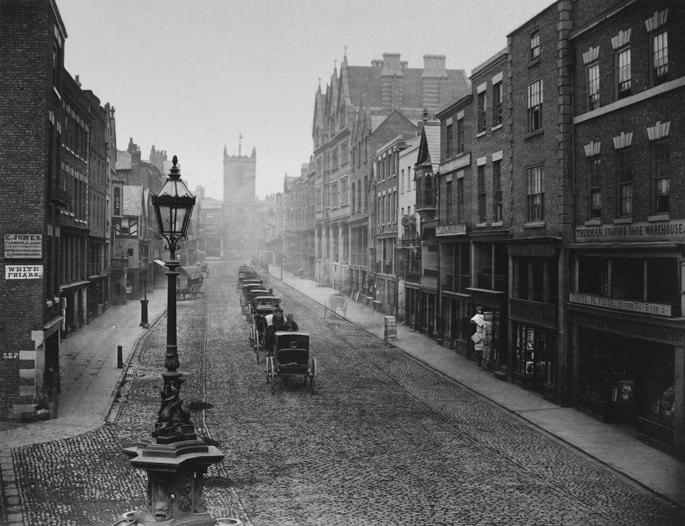 a black and white photo of a city street