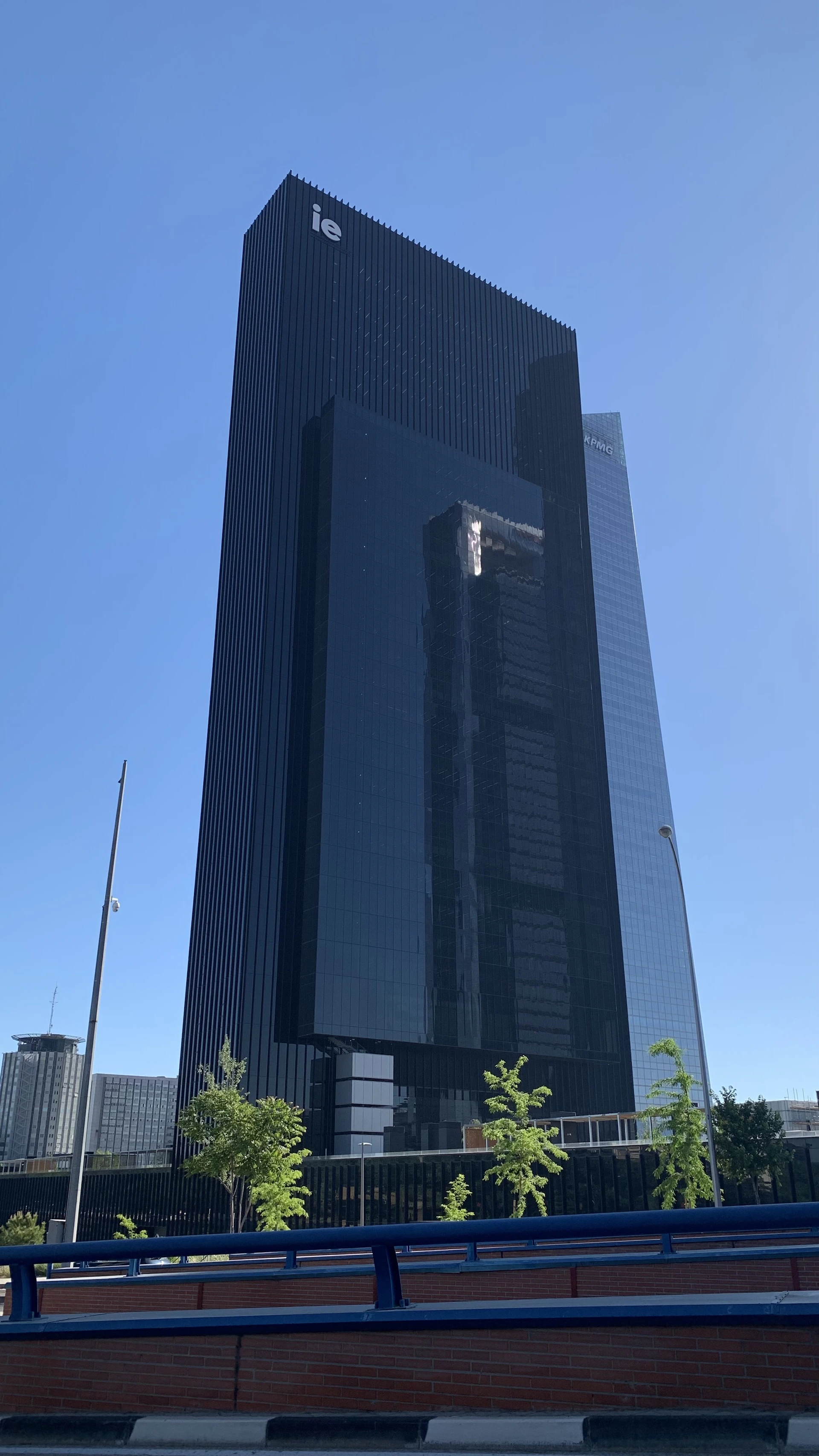 gray computer monitor