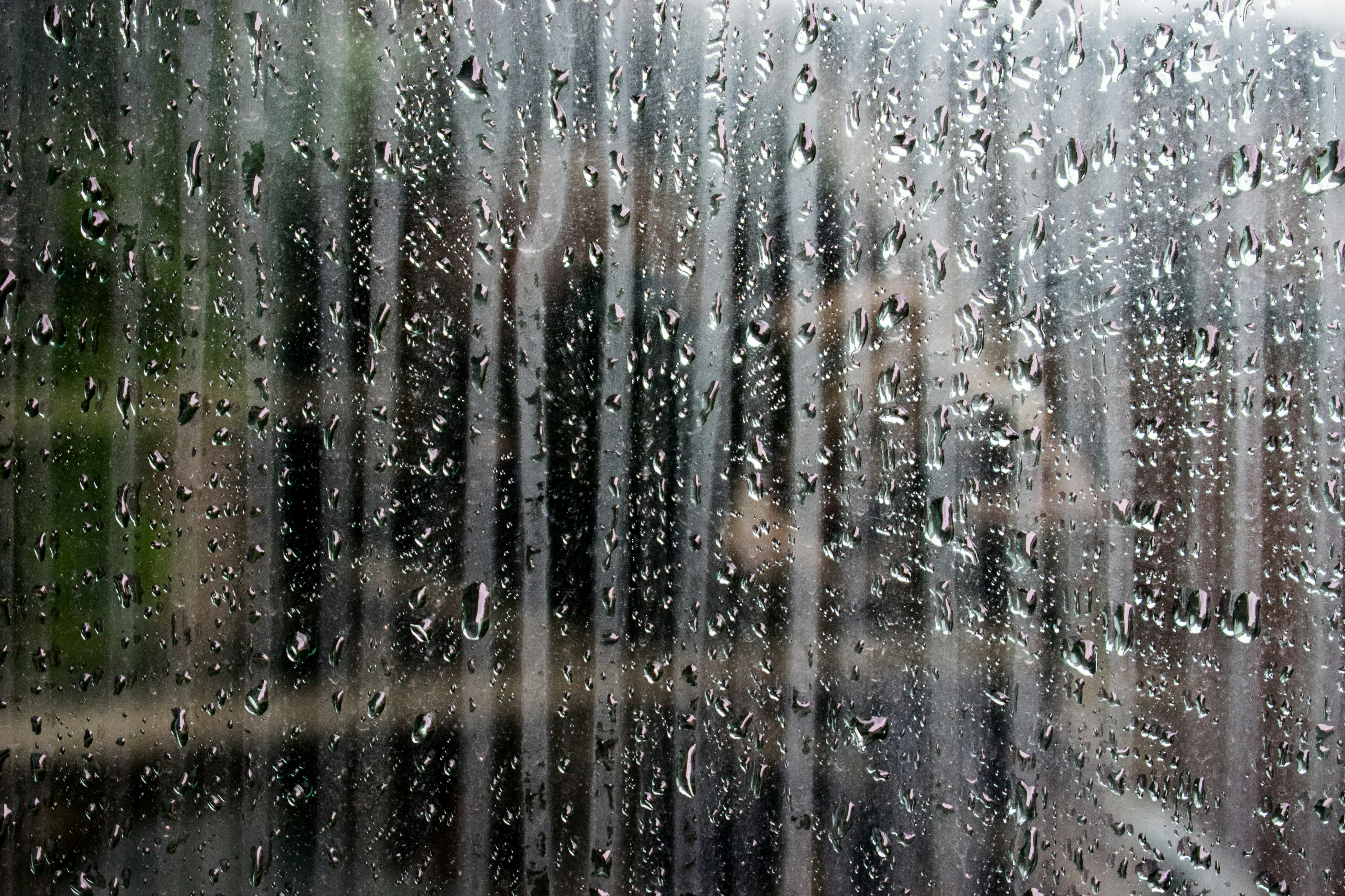 Vochtige woonkamer met condens