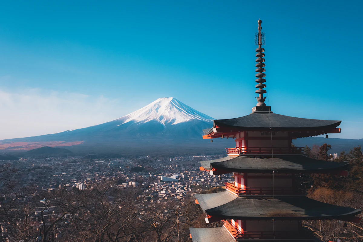 Pagoda Chureito con el monte Fuji en Japón