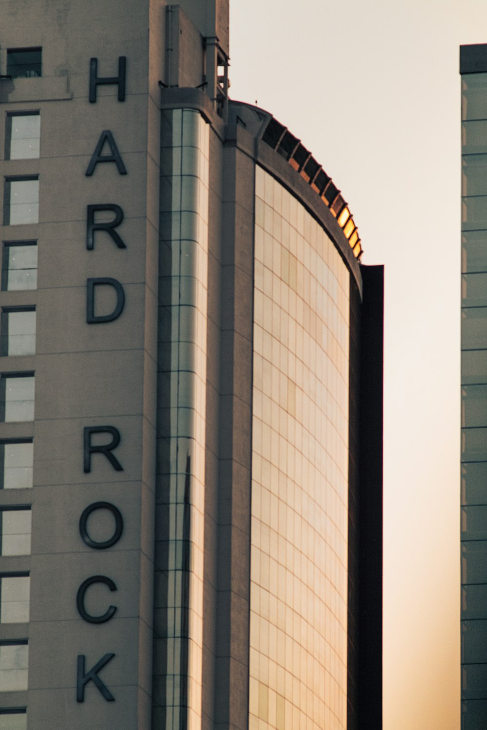 a tall building with the word hard rock on it