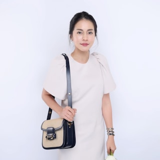 A model holding a simple yet elegant pandan bag styled with casual modern clothing.