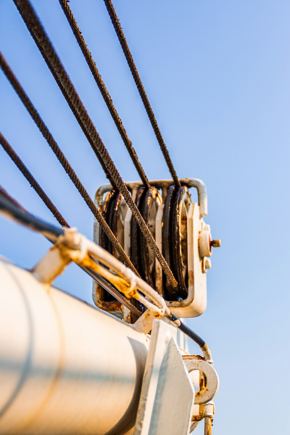 a close up of the top of a boat's mast