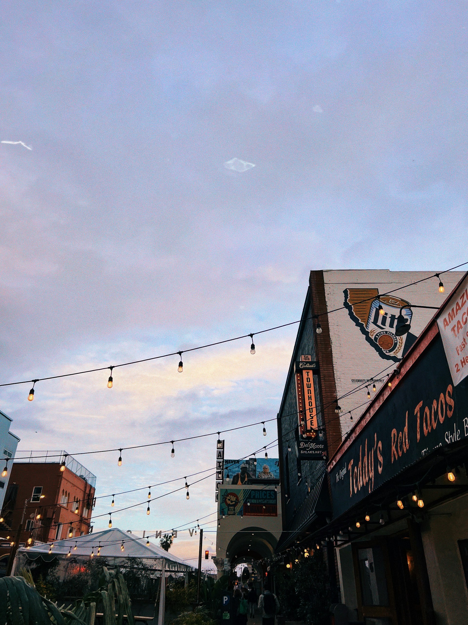 gray computer monitor