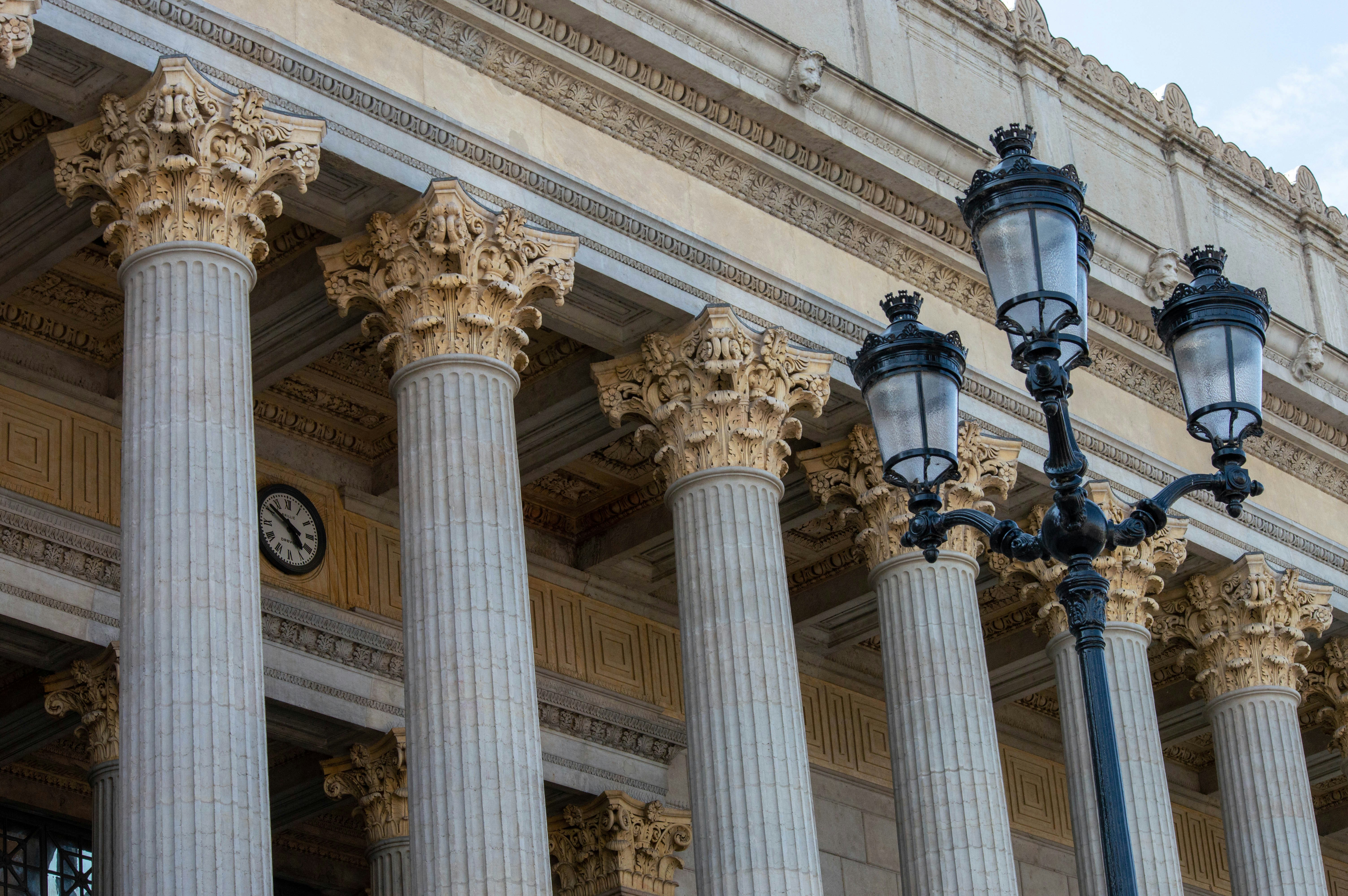 Supreme Court Weighs Presidential Tariff Power in High-Stakes Case