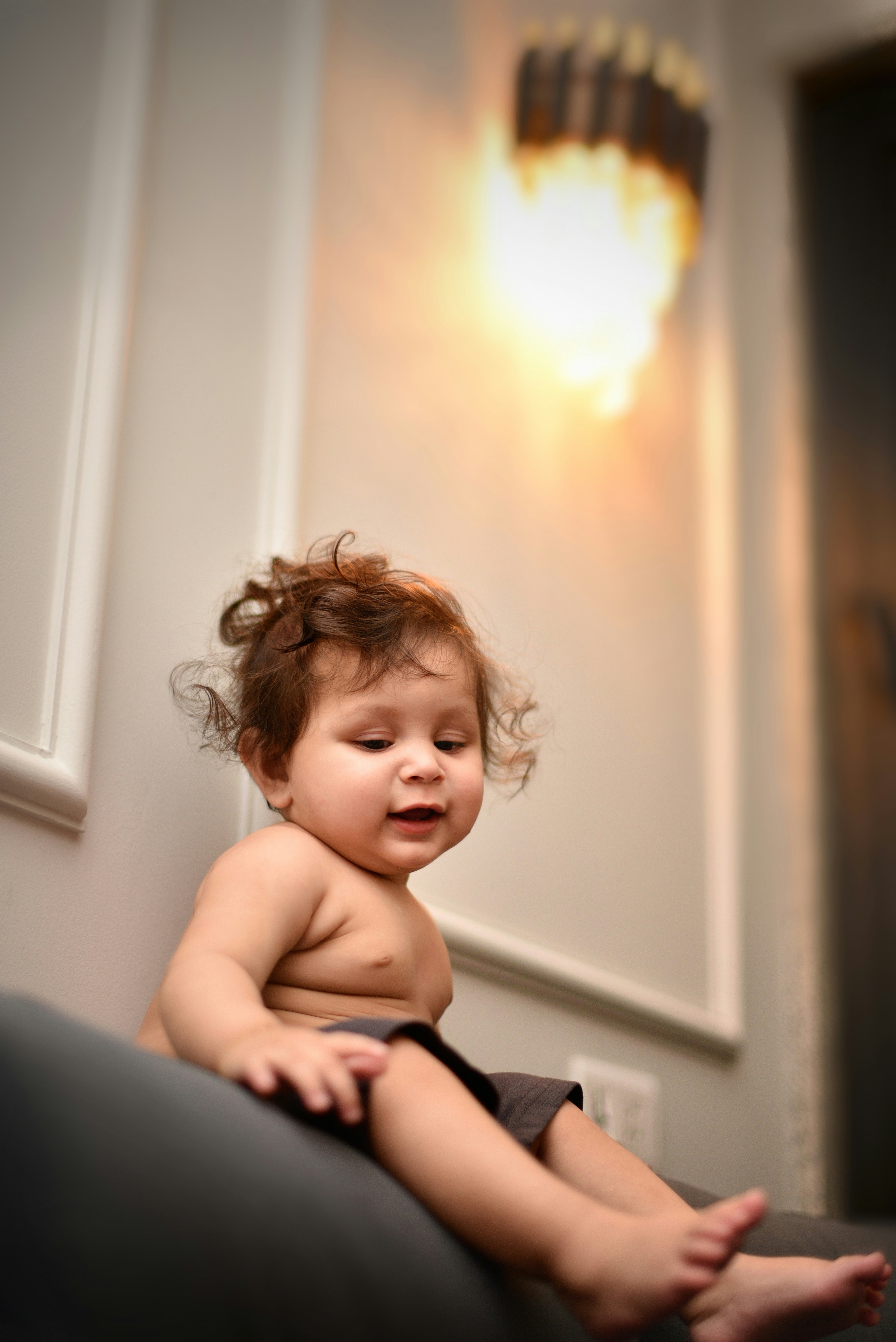 Child with protective natural hairstyle, warm background, bright gentle lighting