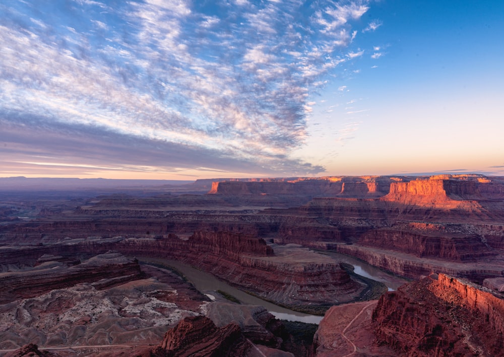 Uma vista panorâmica do Grand Canyon ao pôr do sol