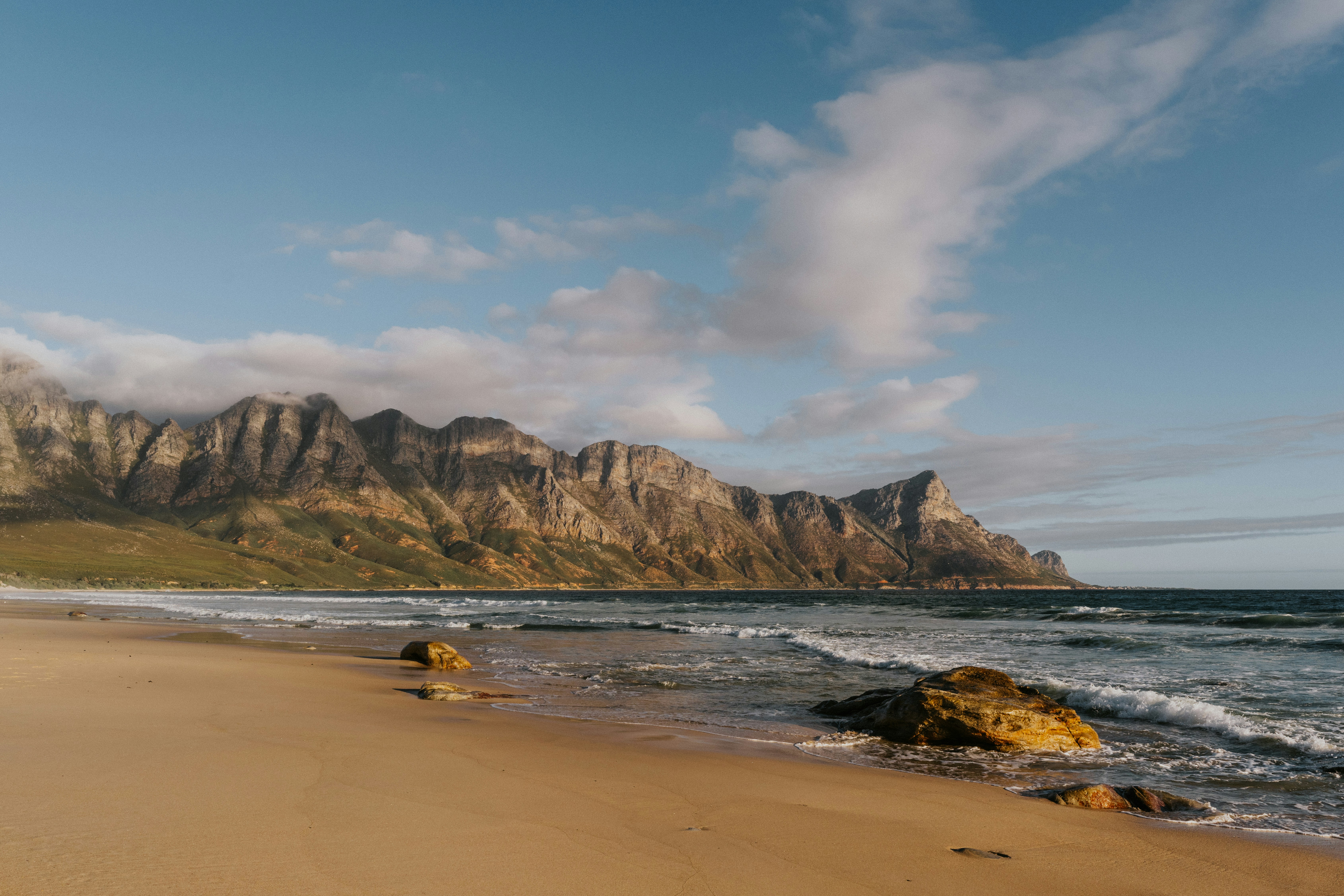 Unsplash 추천 이미지 (키워드 : 산염기, 아레니우스 정의, Bronsted-Lowry 정의, 후자, 사용하는 이유, 산염기 사람에 따라 구분 )