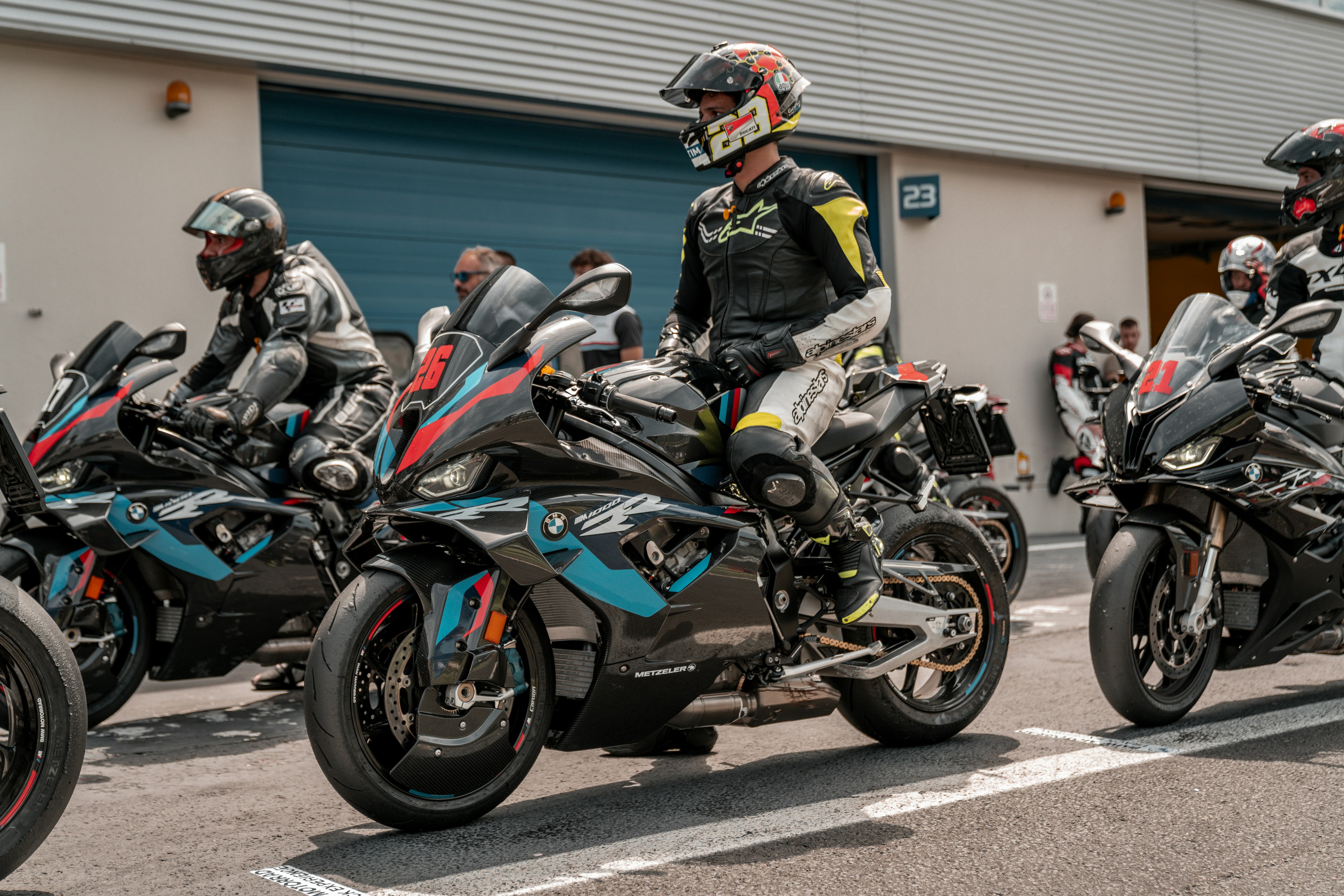 A row of motorcycles parked next to each other photo – Free Autodromo ...
