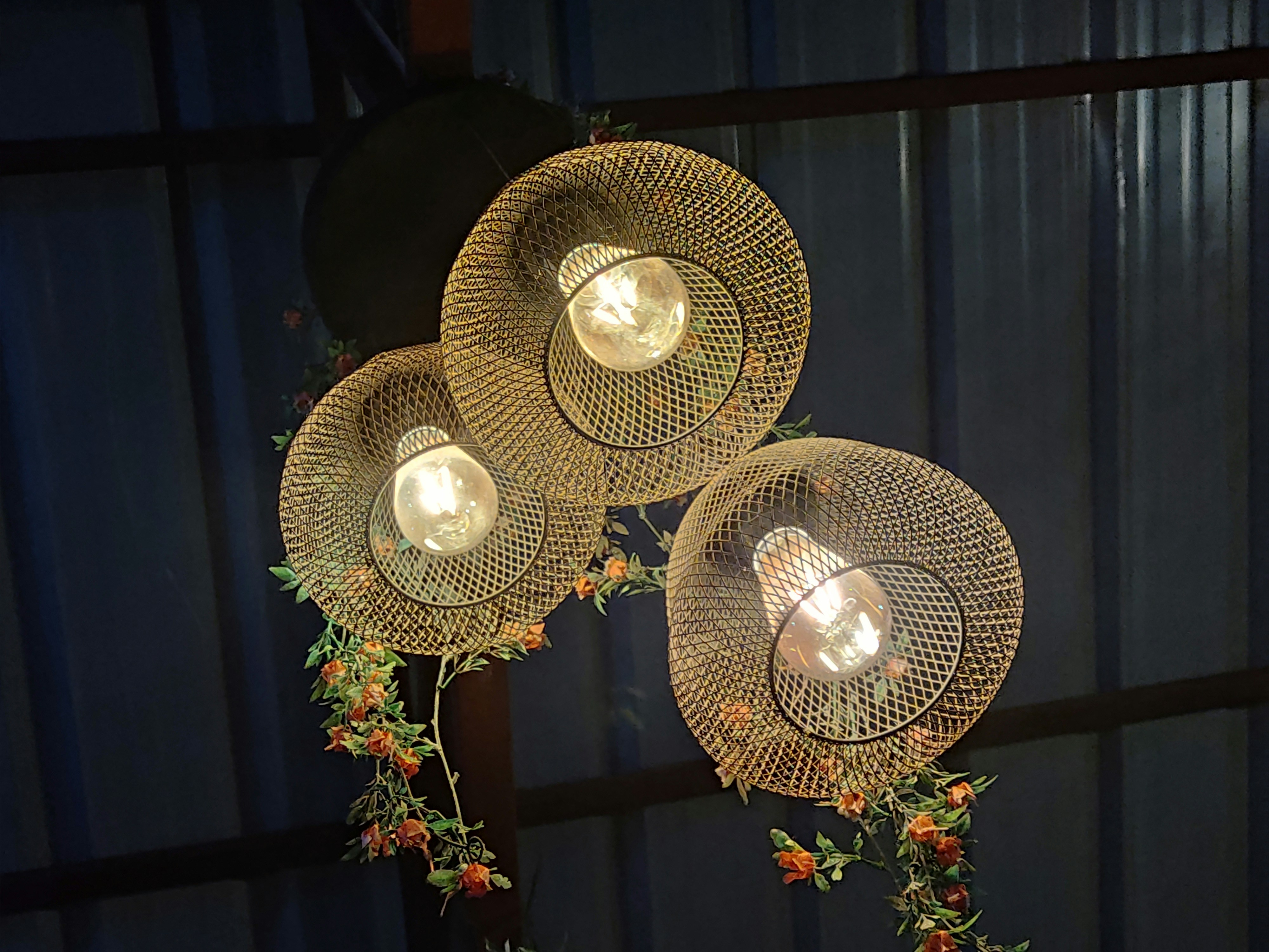 photo 1687267045910 c6bbdafc806c?ixid=M3w1ODkyNzF8MHwxfHNlYXJjaHwyfHxlbGVnYW50JTIwYWR1bHQlMjBiaXJ0aGRheSUyMGRlY29yYXRpb25zfGVufDB8MHx8fDE3NTEwMTczNTh8MA&ixlib=rb 4.1