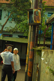 Two electricians discussing plans with a translator bridging communication between Polish and German languages.