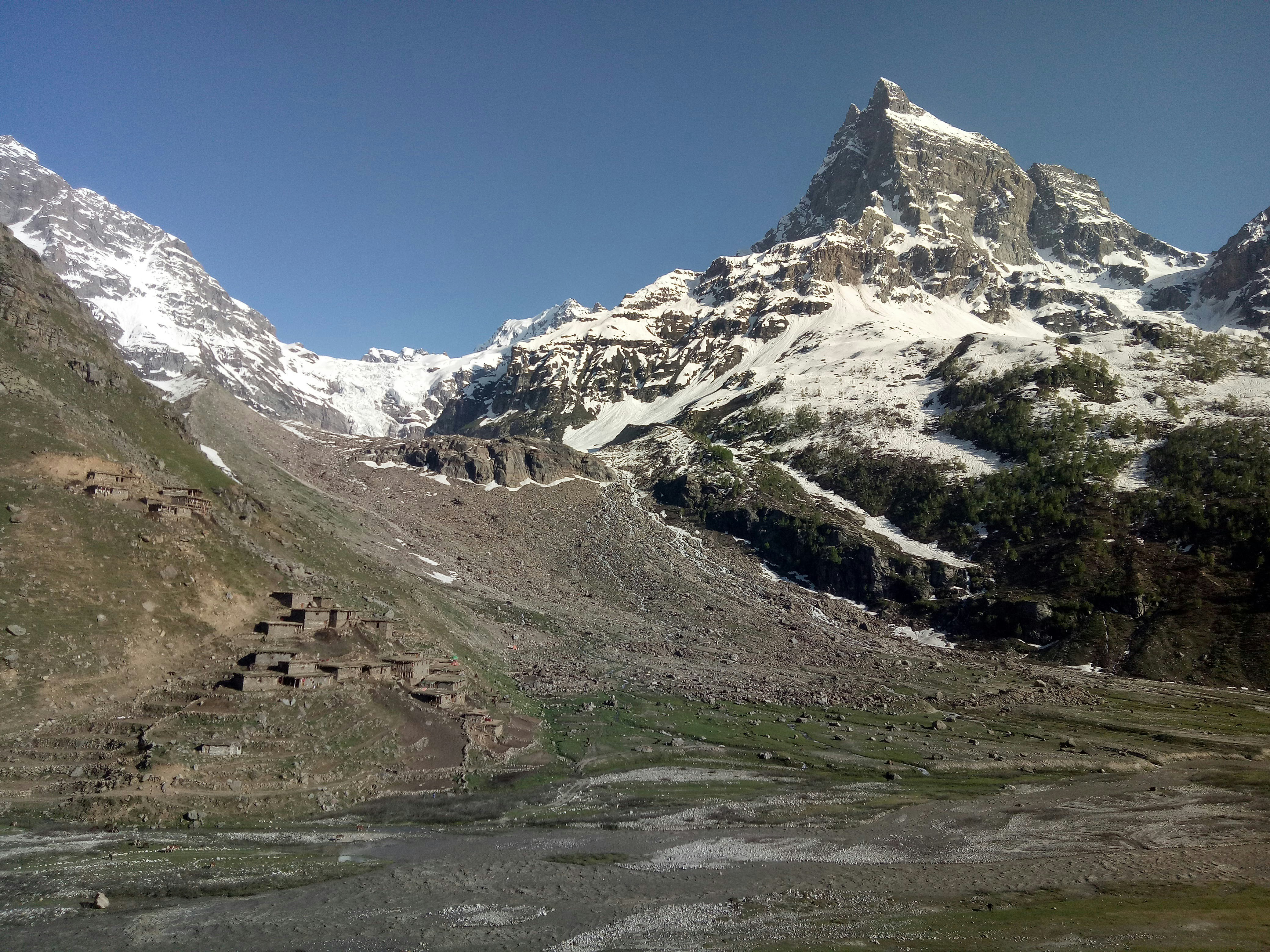 A mountain range with snow on top of it photo – Free Shounter Image on ...