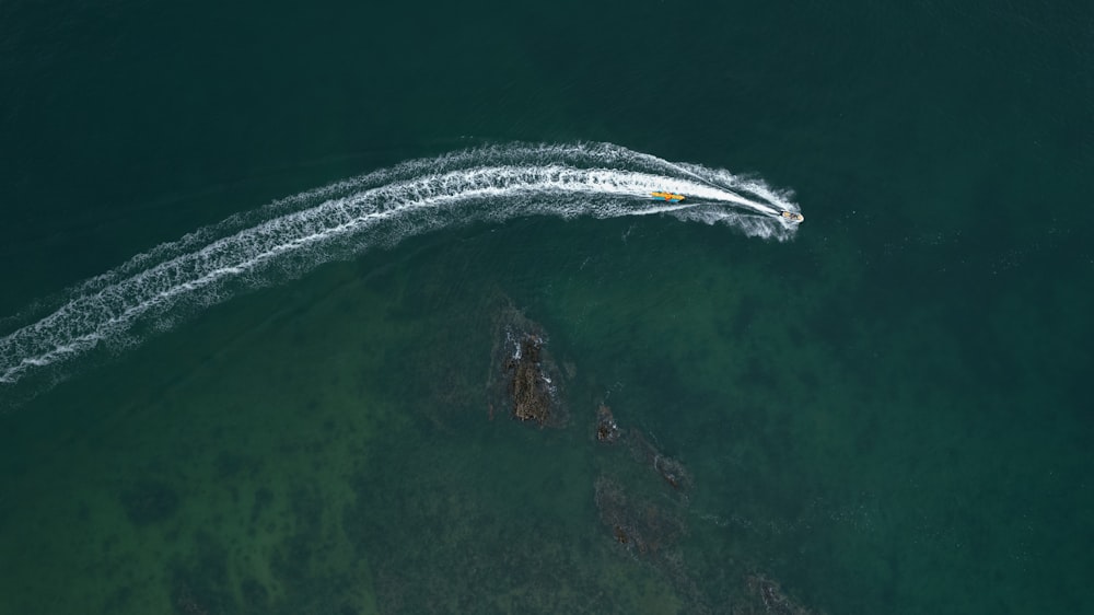 a boat is traveling through the water