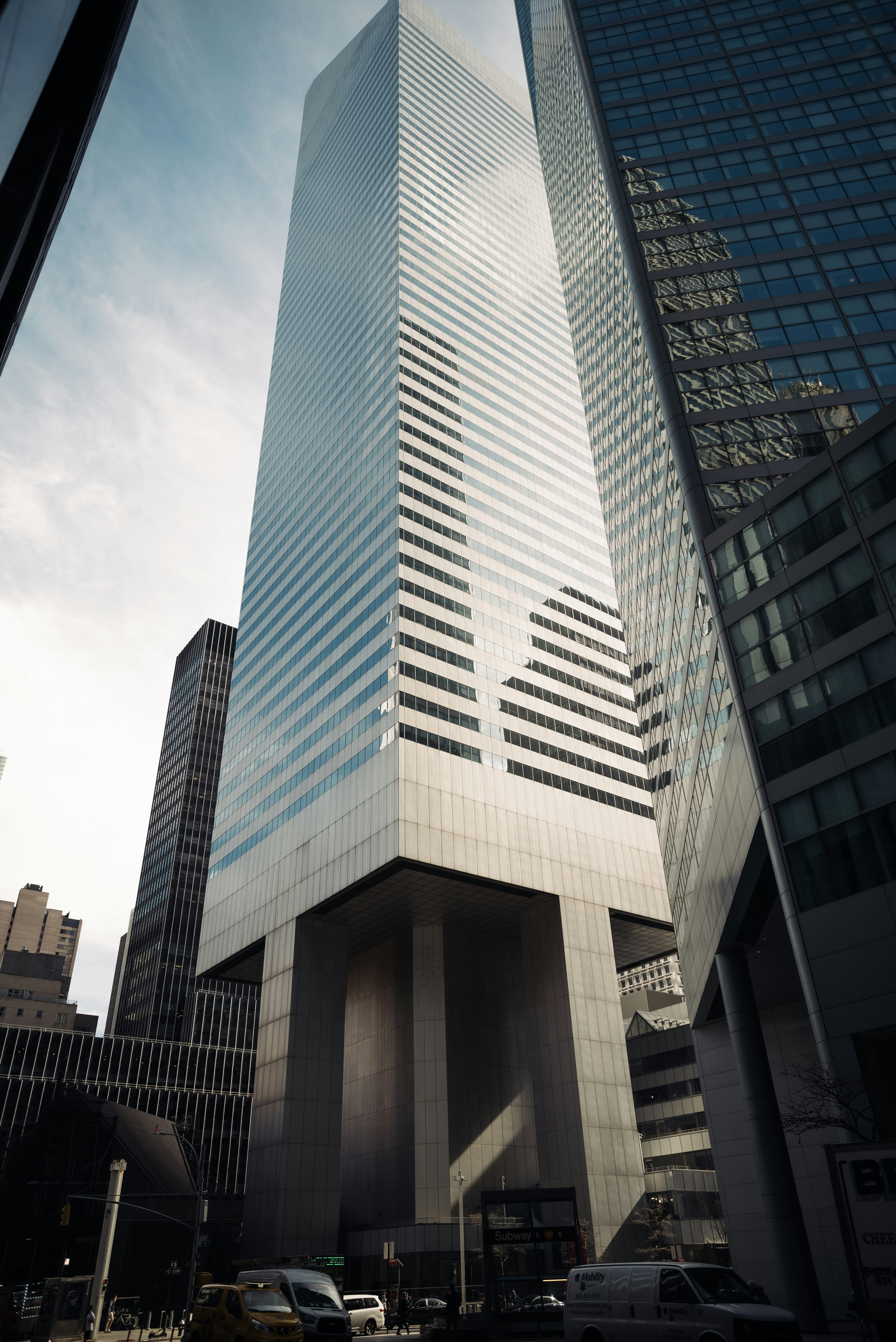 a very tall building in the middle of a city