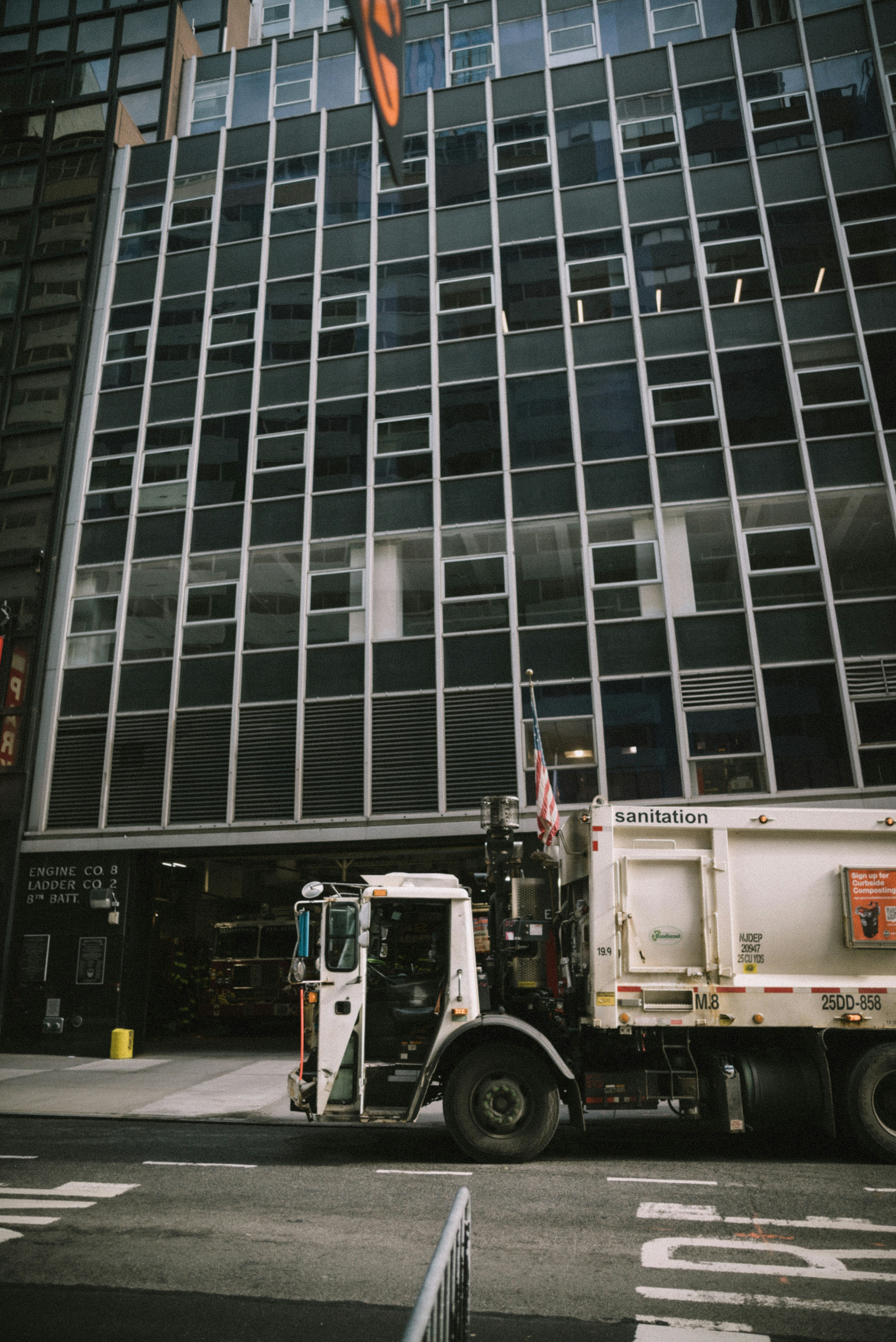 photo-1687365414349-157b3f16a790?ixid=M3wxMjA3fDB8MXxzZWFyY2h8MTJ8fGp1bmslMjByZW1vdmFsJTIwY29tcGFueSUyMHVzYXxlbnwwfHx8fDE3Njc1MjA0ODR8MA\u0026ixlib=rb-4.1.0