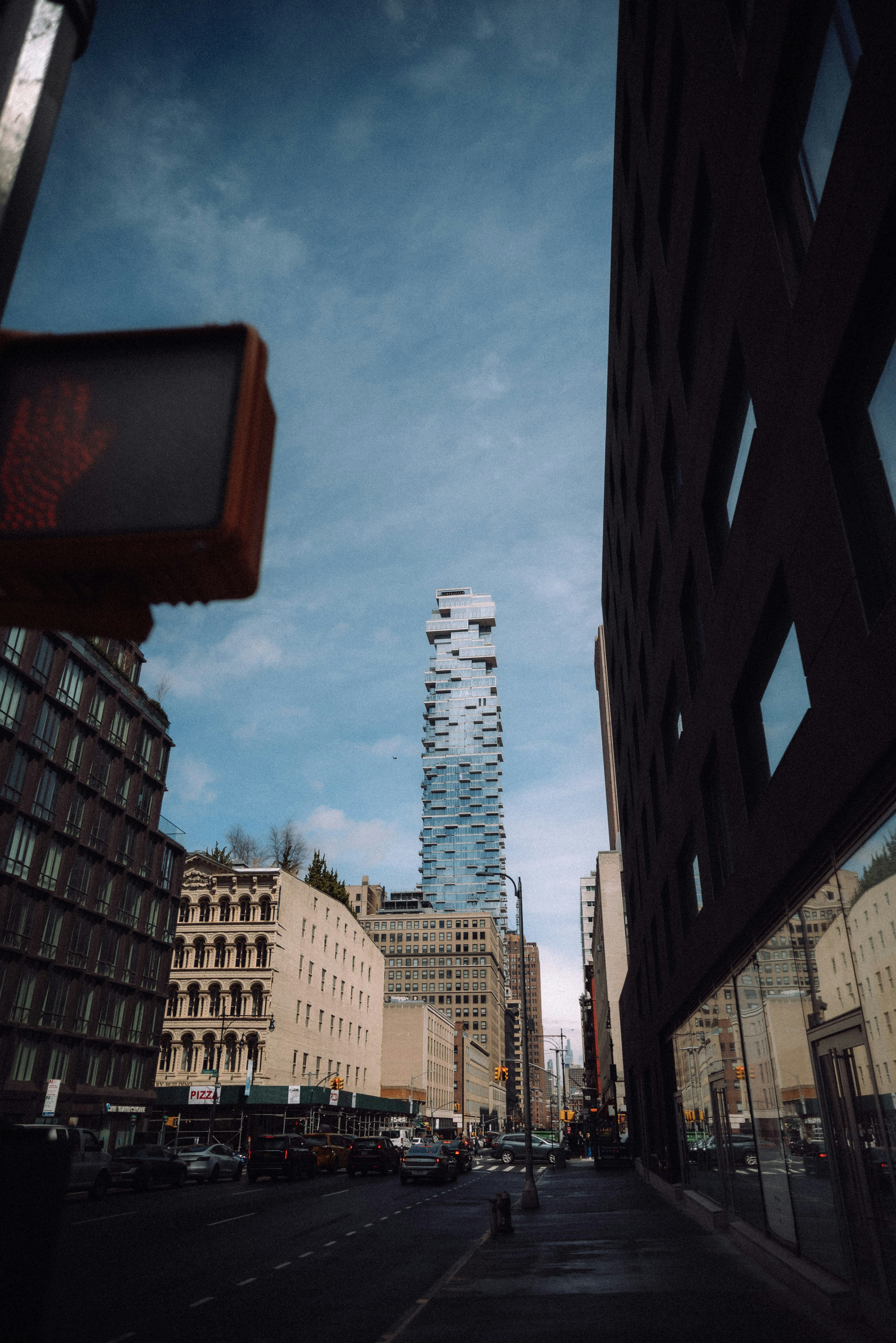 A city street with a tall building in the background photo – Free City ...