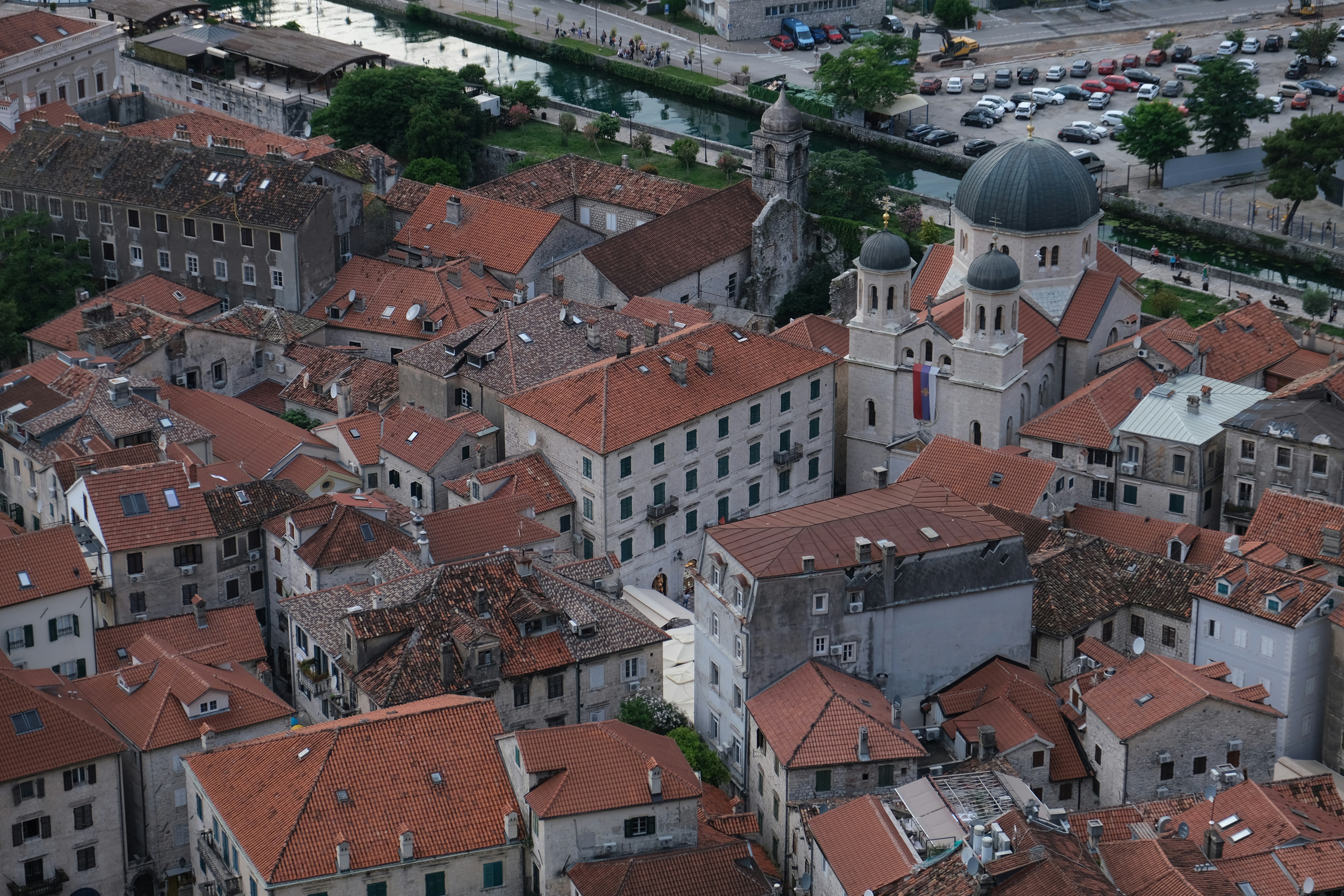 Photo by alexxingplus