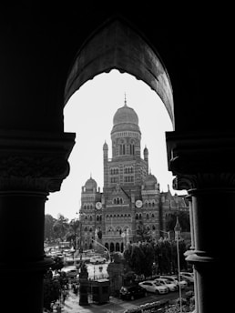 a black and white photo of a large building