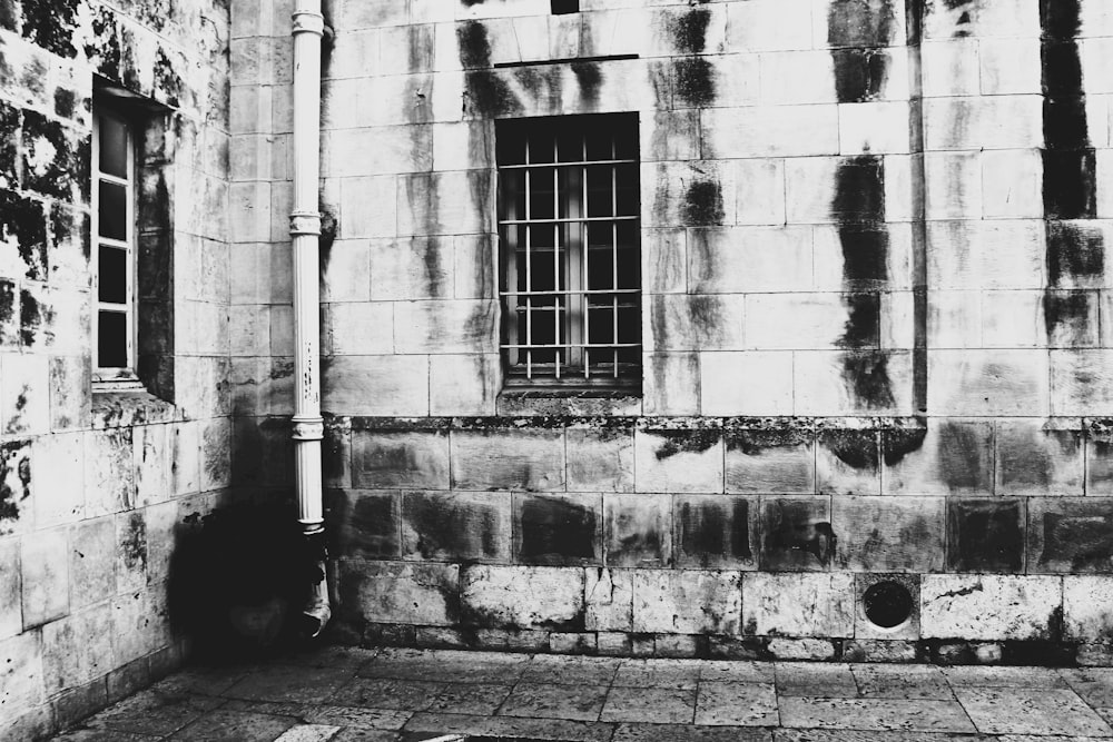 a black and white photo of an old building