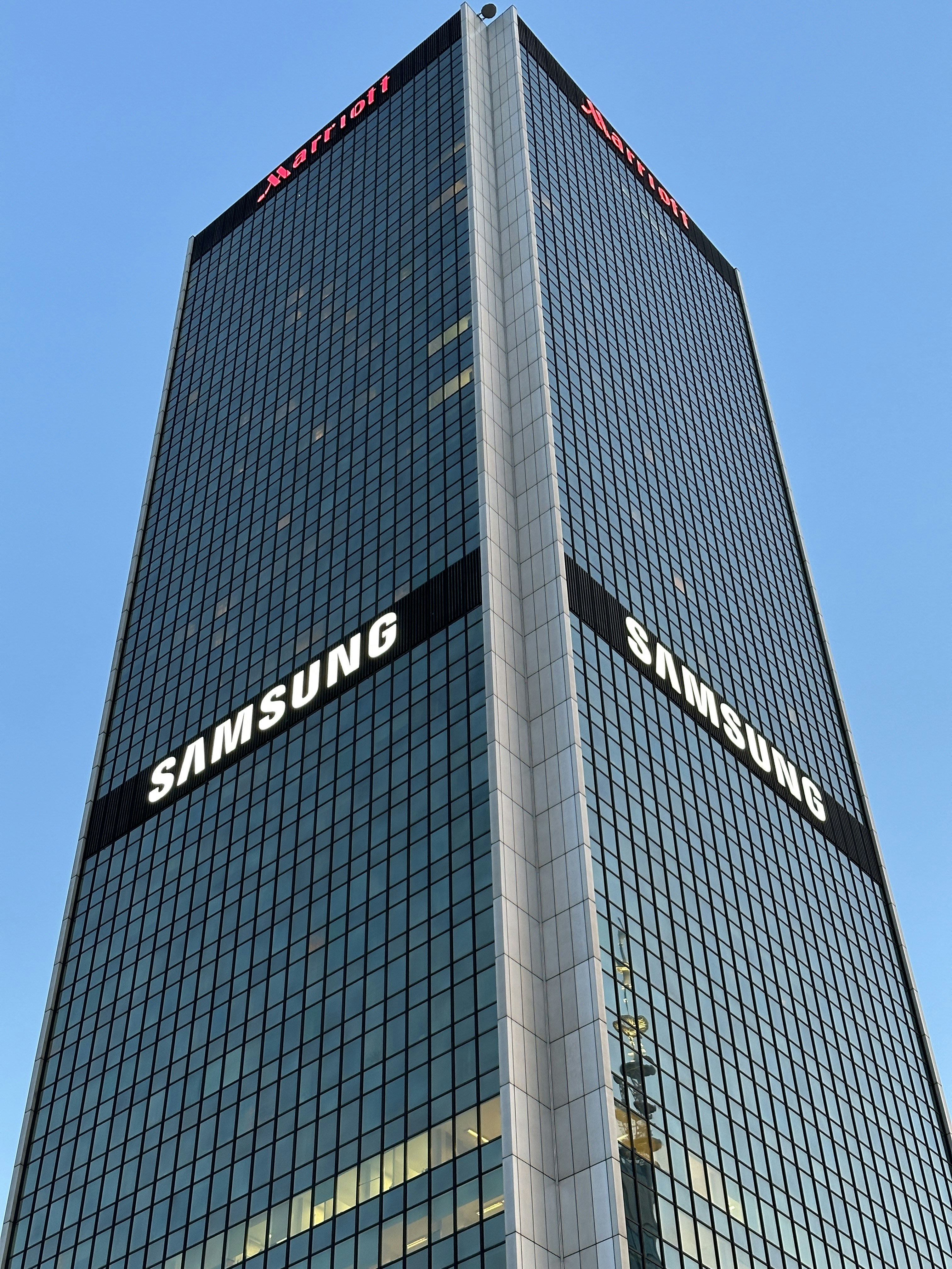 El Samsung Trifold costará casi tres mil dólares