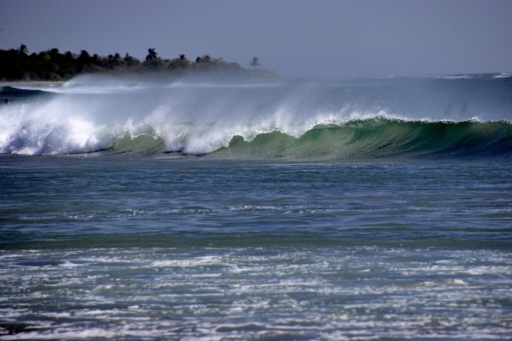 a large wave is coming in to shore