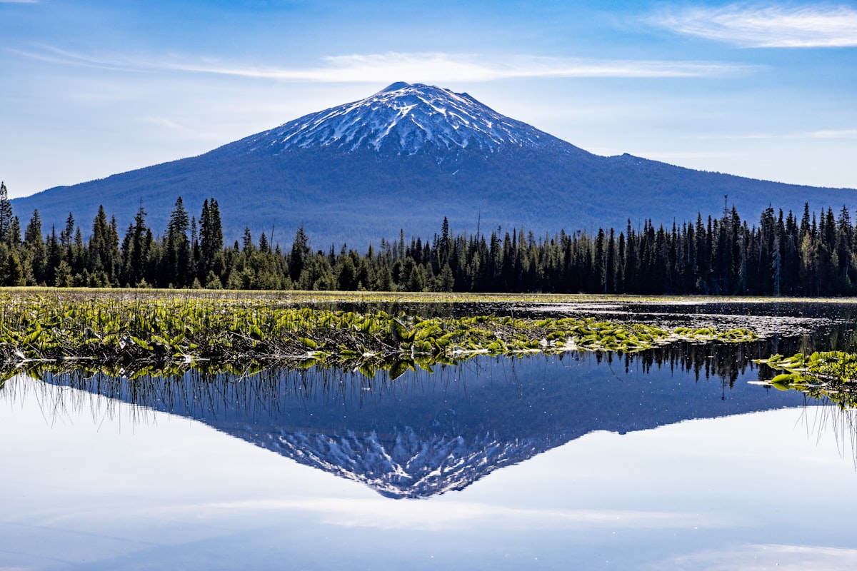 Oregon Cascades lake reflection near Cottage Grove