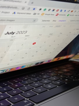 Close-up of a digital calendar and planning tools on a laptop screen.
