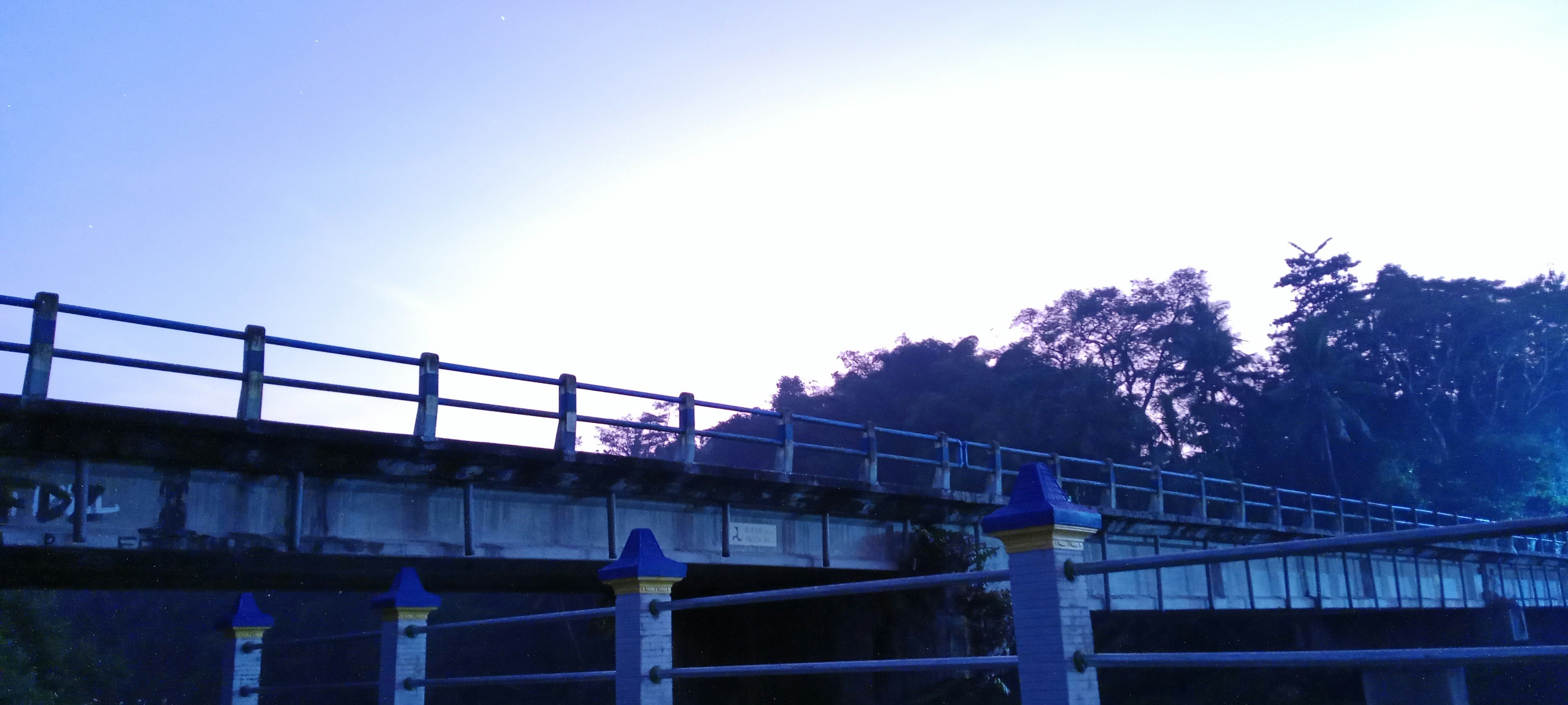 다리를 건너는 꿈의 의미와 다양한 꿈풀이