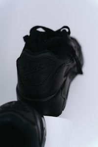 Midnight Gold Runner