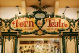 A vibrant storefront banner designed for a local artisan bakery in Córdoba.