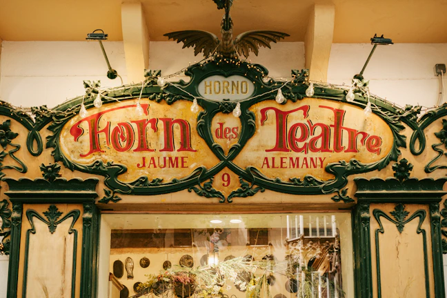 A vibrant storefront banner designed for a local artisan bakery in Córdoba.