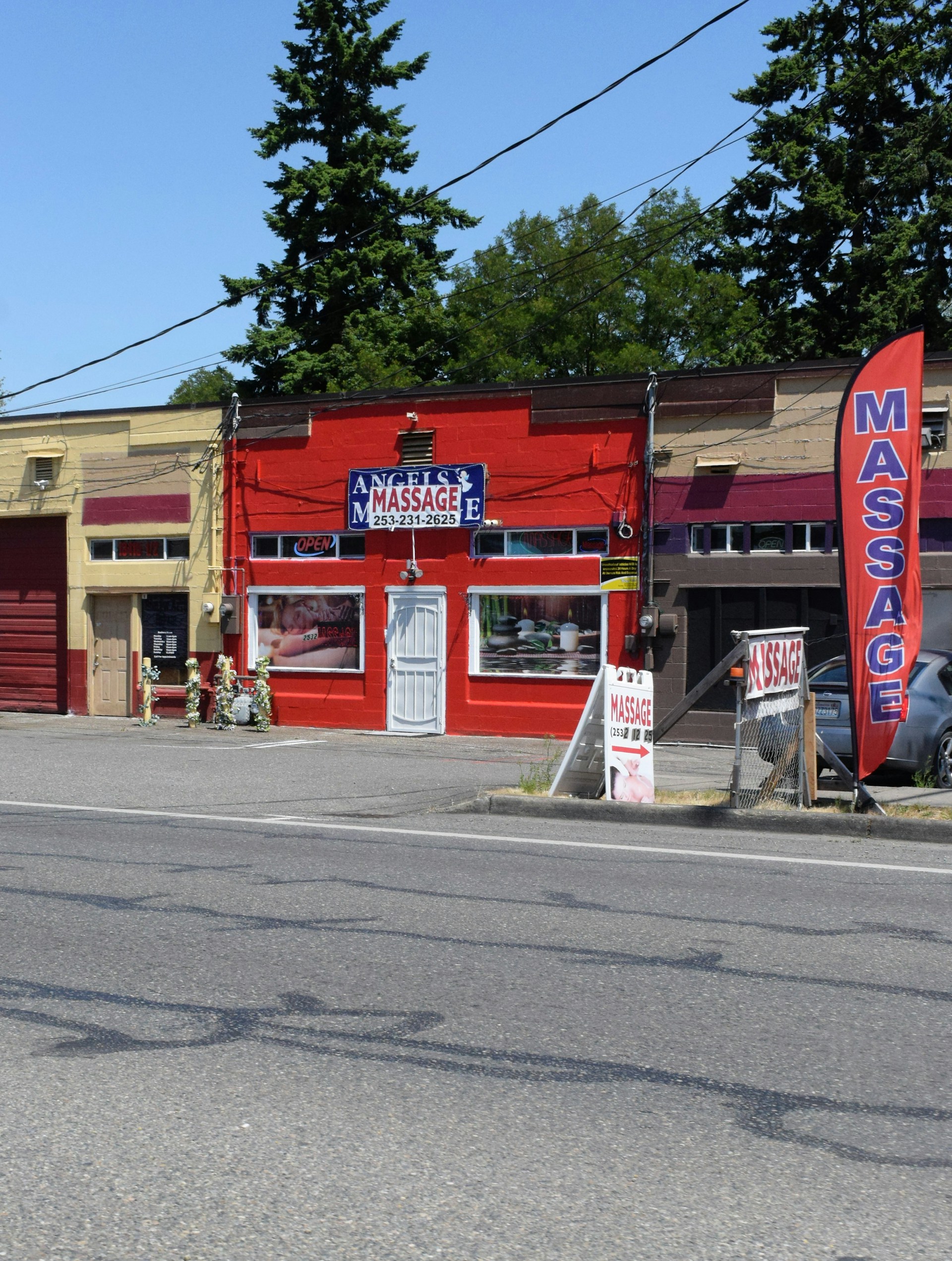 black and white bed linen