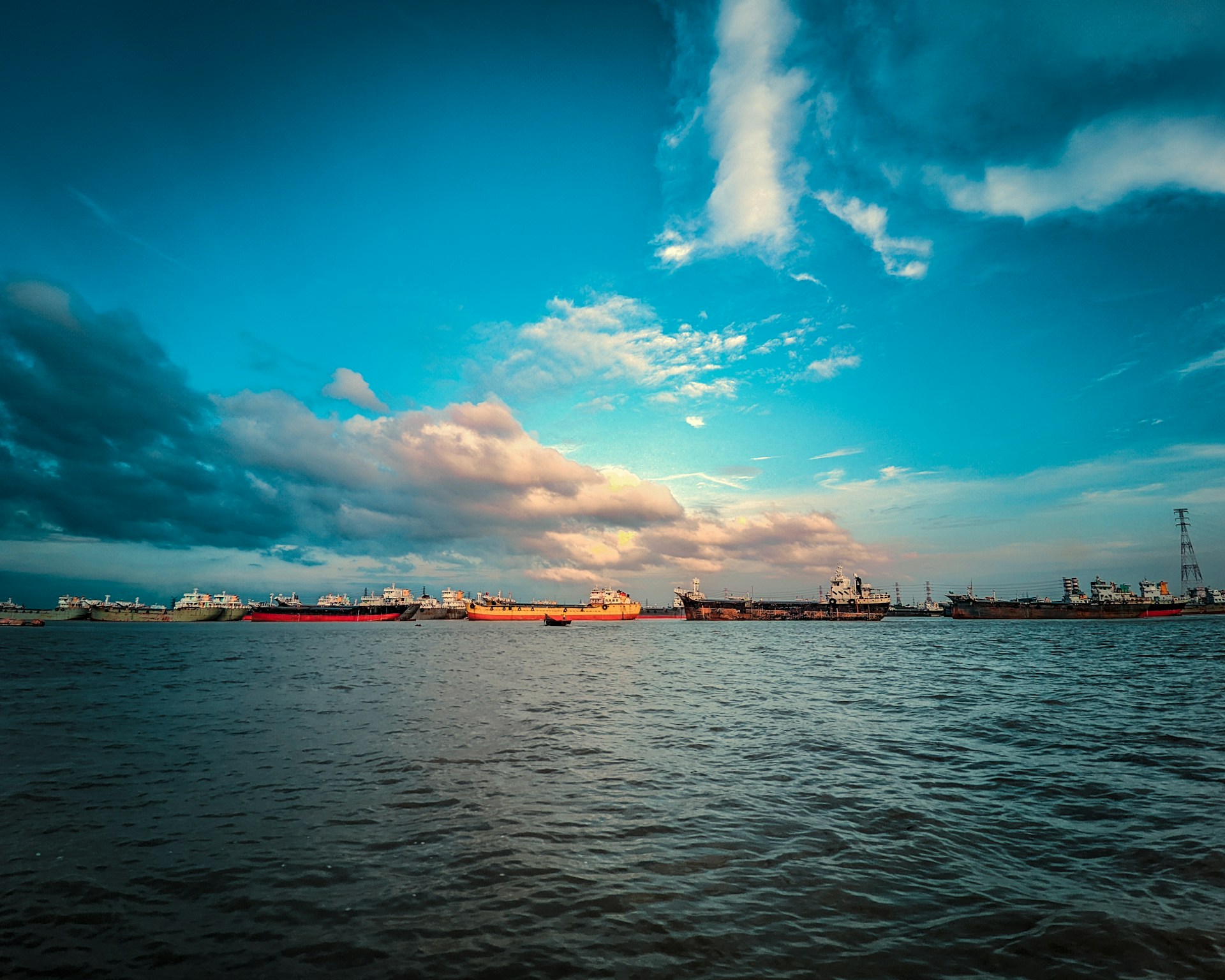 gray computer monitor