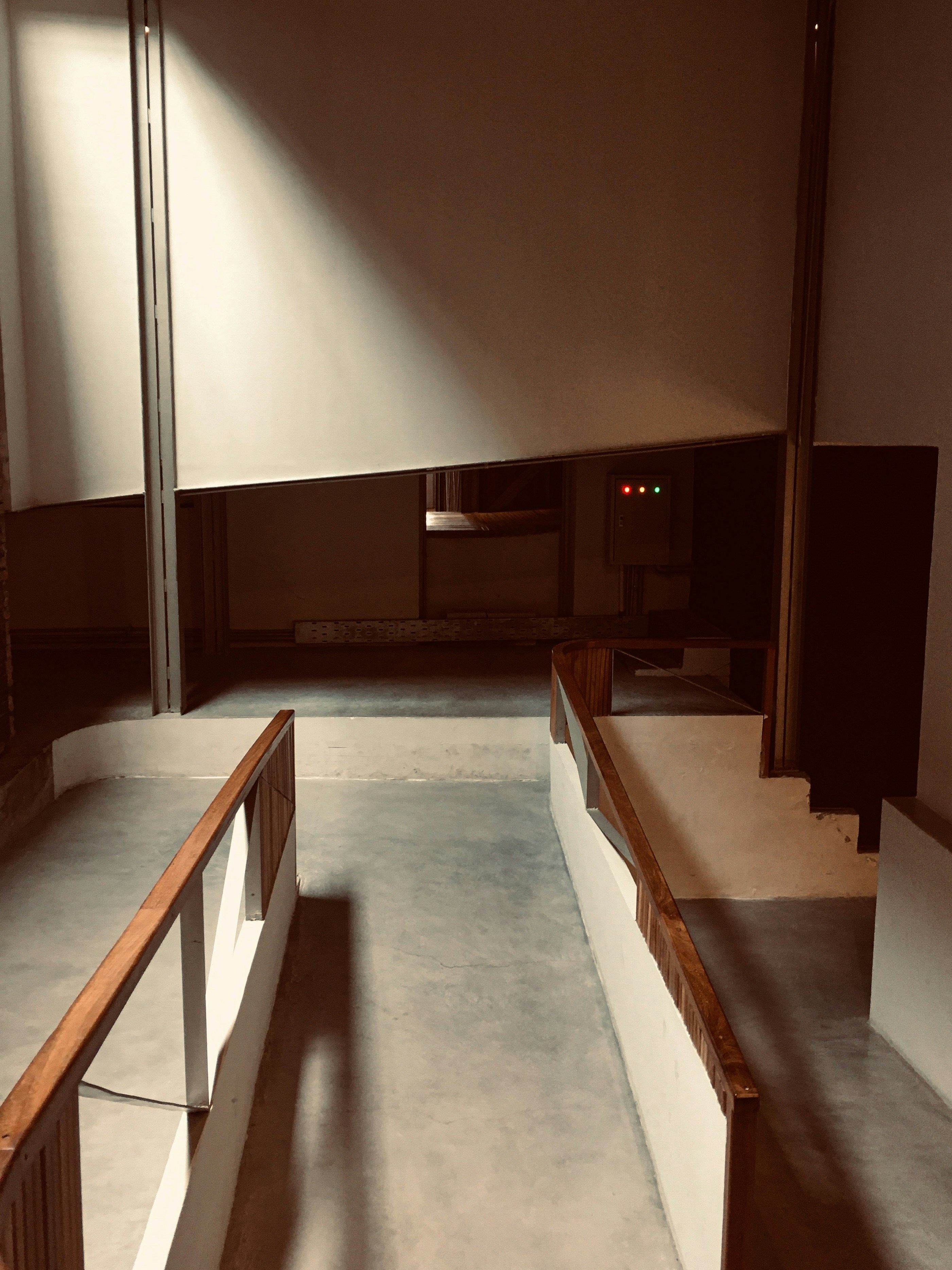 photo-1687539708618-e656657e1485?ixid=M3wxMjA3fDB8MXxzZWFyY2h8MjB8fG9idSUyMGluc3RhbGxhdGlvbnxlbnwwfHx8fDE3NTk5MzIzNjl8MA\u0026ixlib=rb-4.1.0