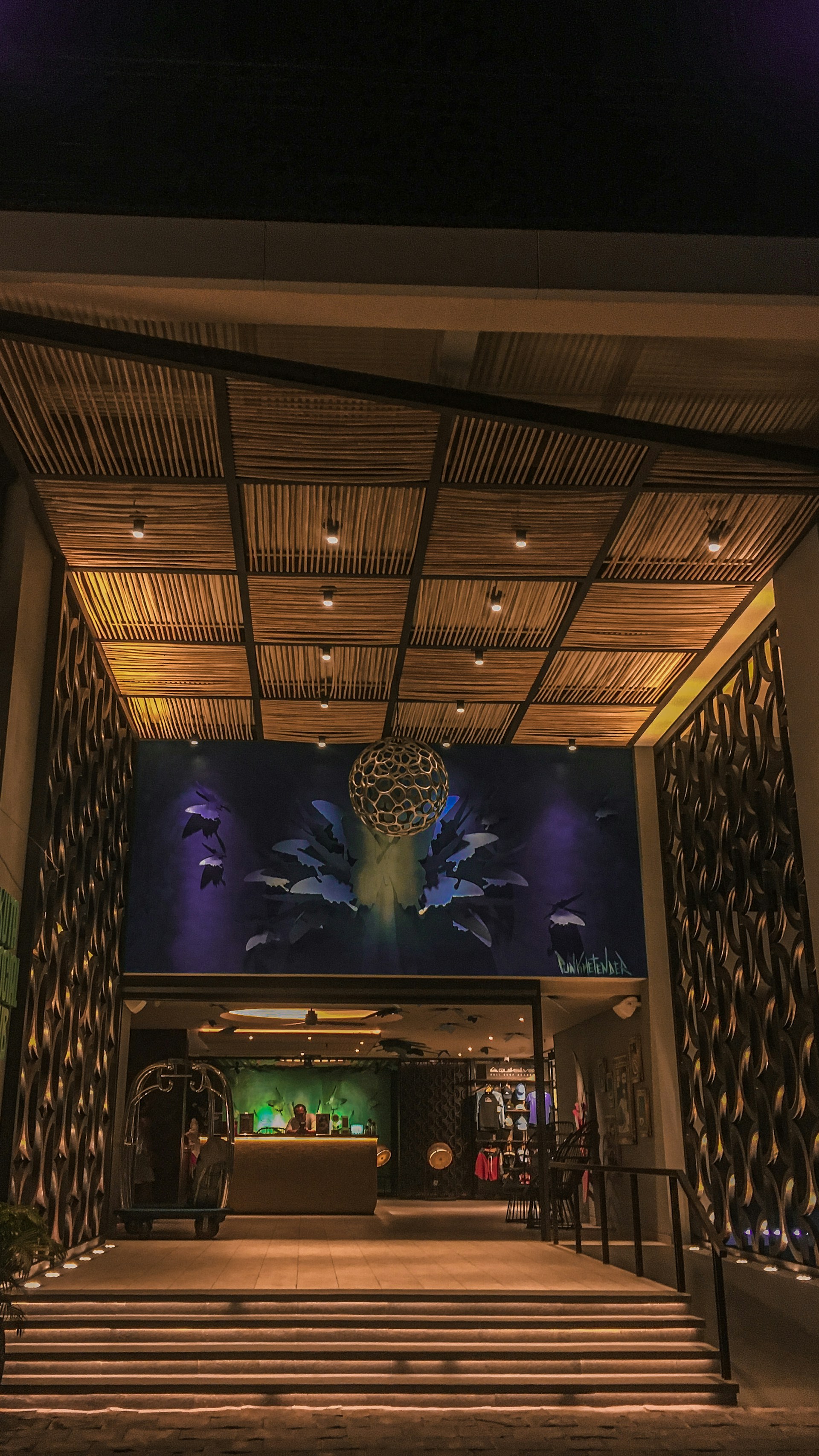 gray computer monitor