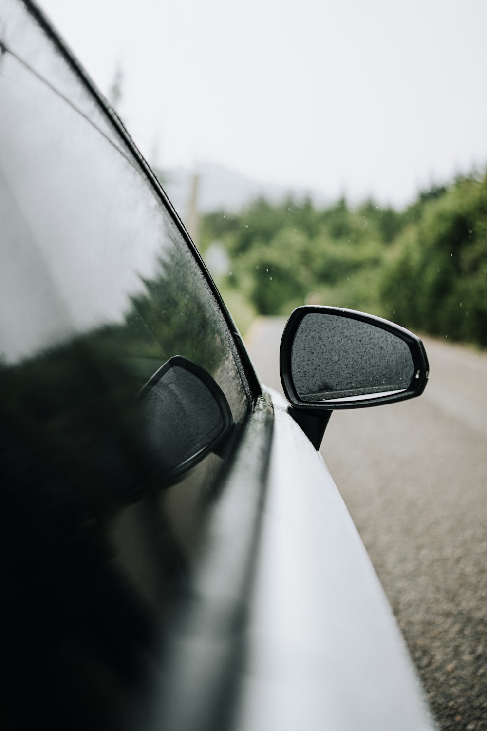 Foto zum Thema Ein Seitenspiegel eines Autos am Straßenrand – Kostenloses  Bild zu Fahrzeug auf Unsplash