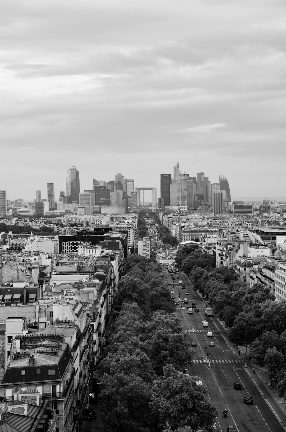 a black and white photo of a city skyline