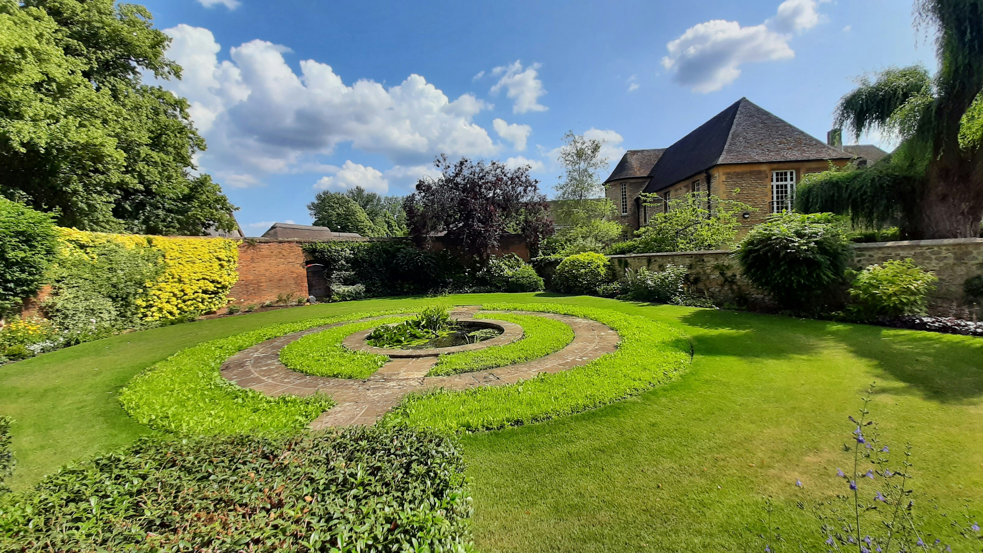 Photo by maryamsarafrazi