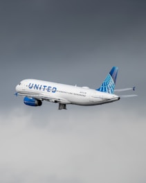 a united airlines plane flying in the sky
