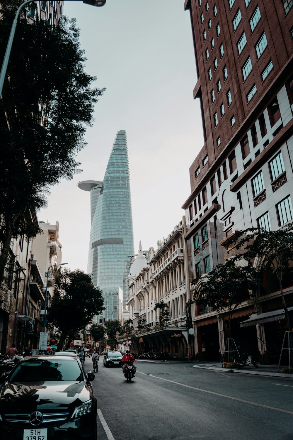 a very tall building towering over a city street