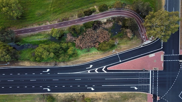 An infographic illustrating routesnap's dynamic path locking technology.