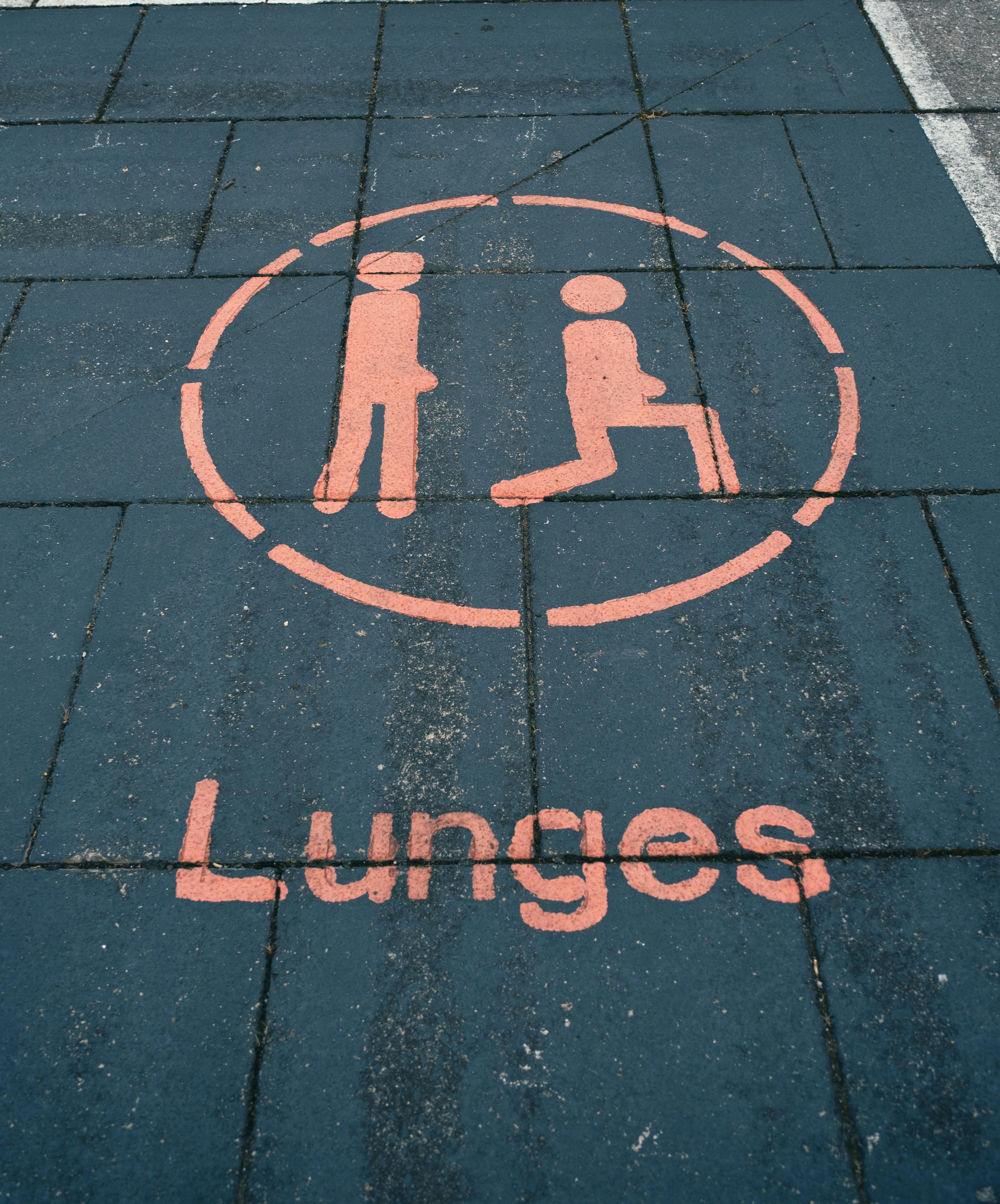 a sign on a sidewalk that says lungs