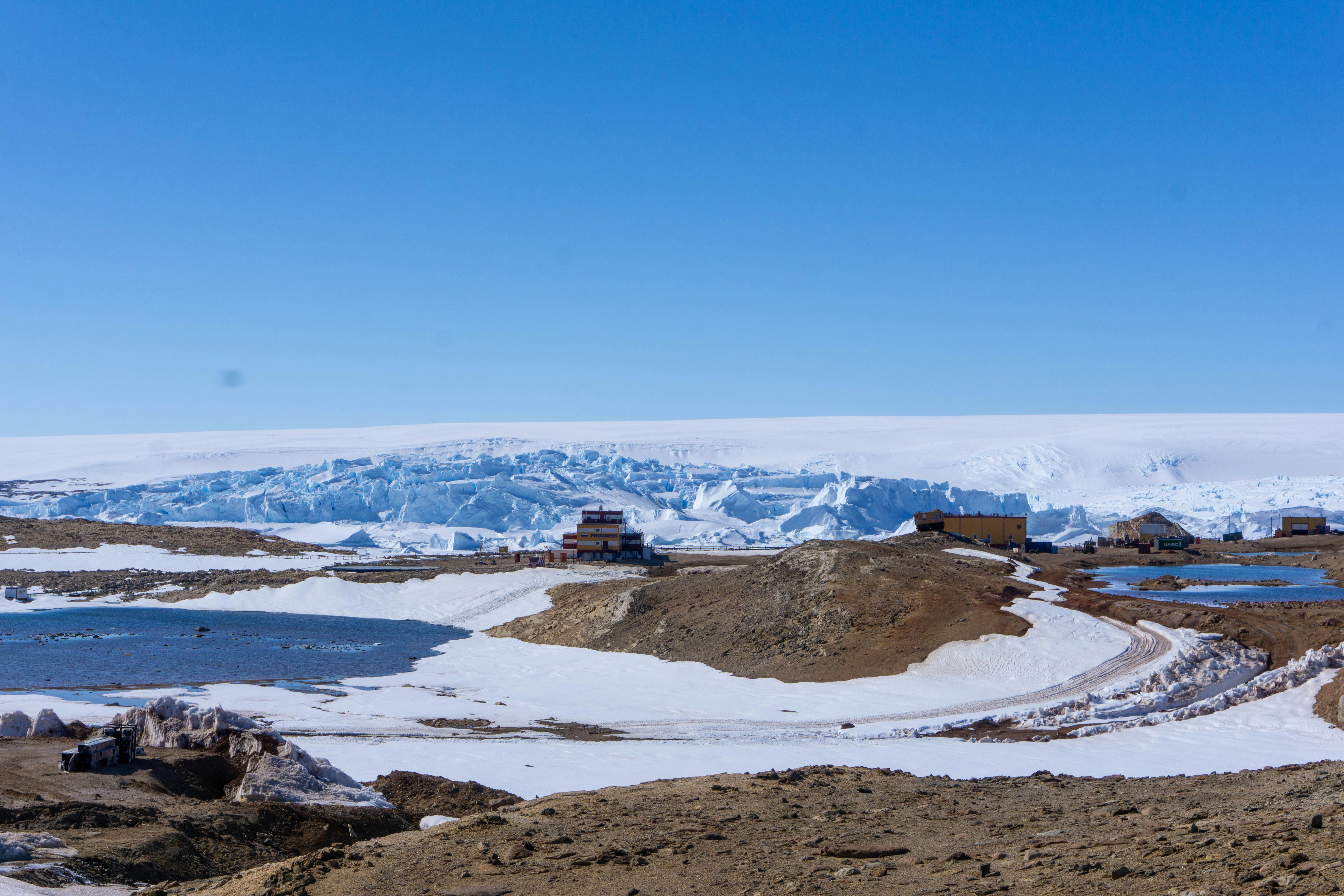 a snow covered landscape with mountains in the background