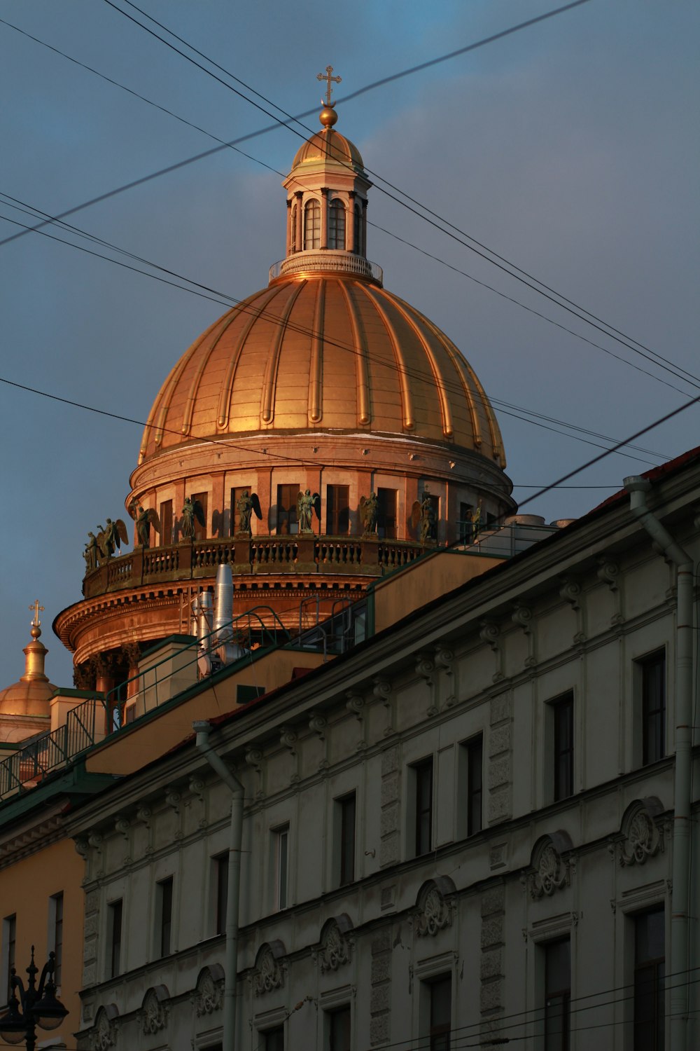 a dome on top of a building with a sky background