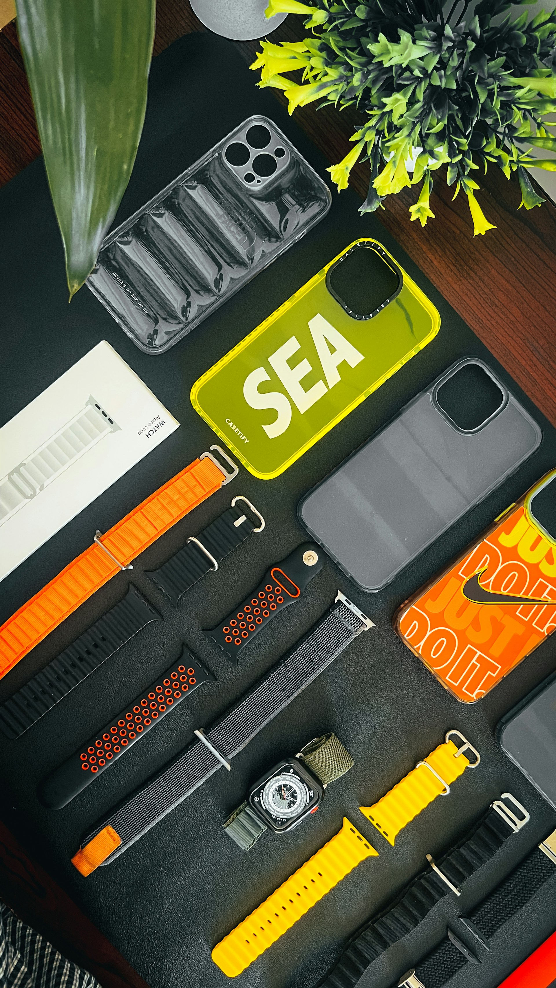 gray computer monitor